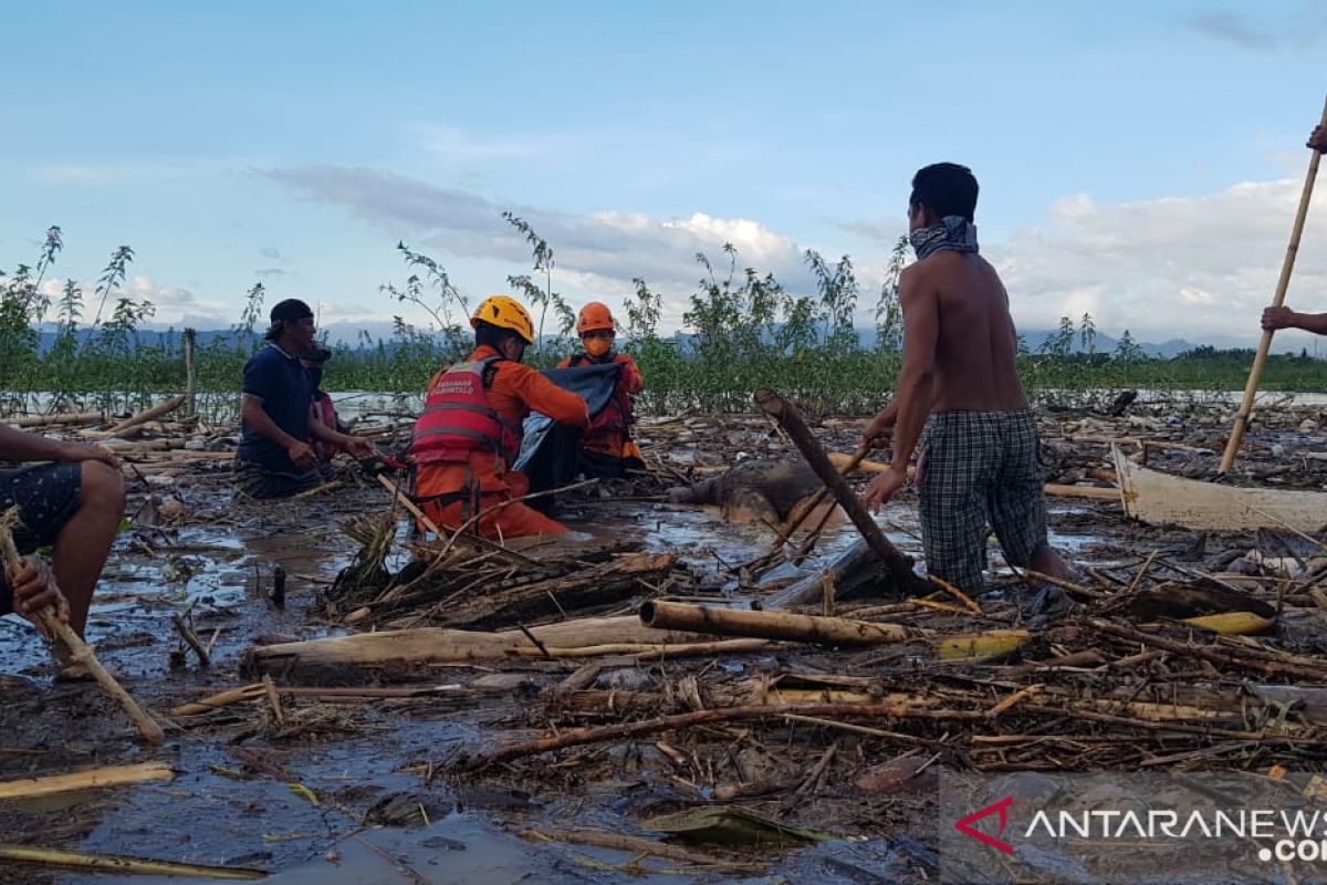 SAR gabungan evakuasi jenazah korban banjir di Kabupaten Gorontalo