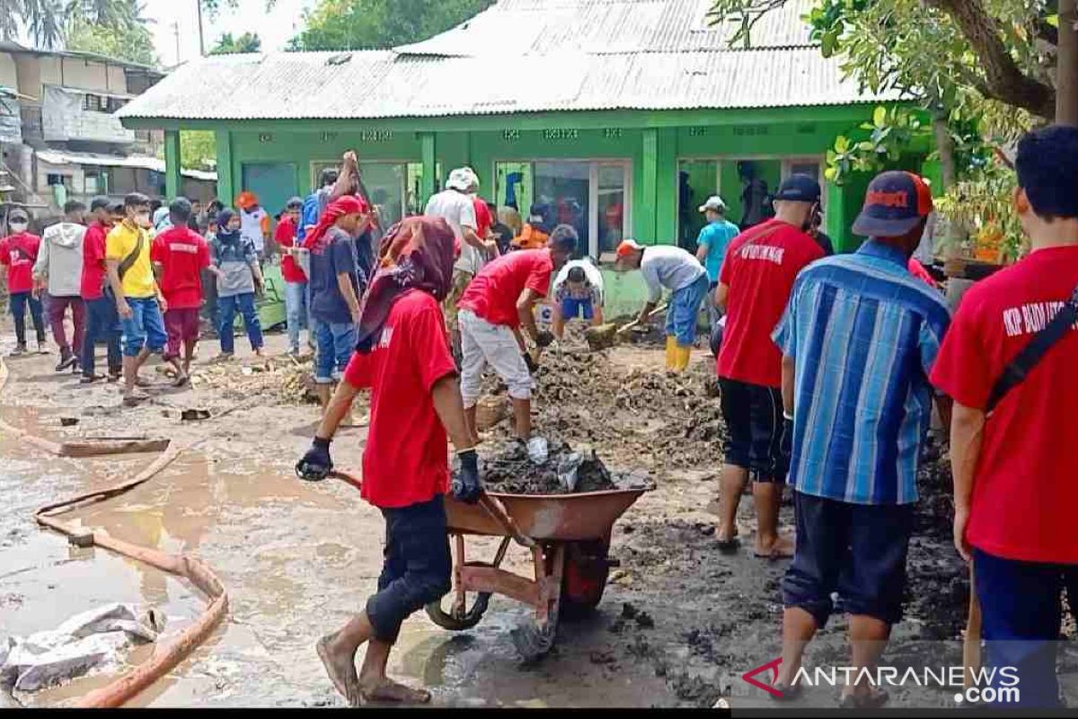 IKIP Budi Utomo terjunkan mahasiswa dan dosen bantu korban banjir di Malang