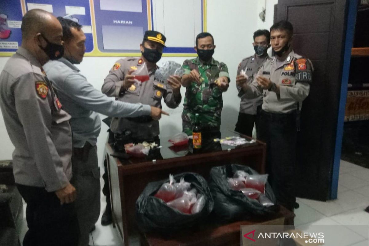 Tim gabungan TNI/Polri mengamankan ratusan butir obat terlarang