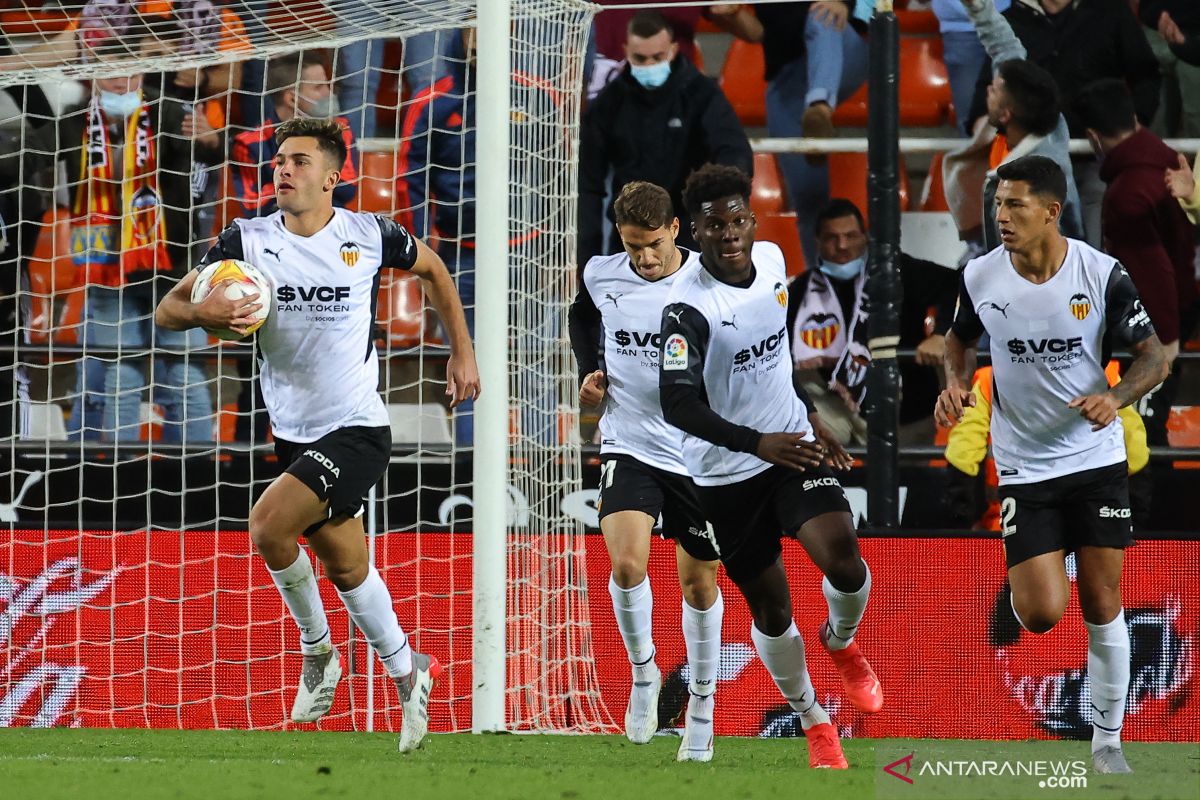 Valencia imbangi Atletico Madrid 3-3