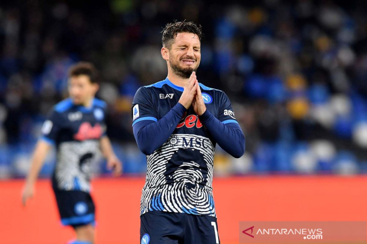 Mengambang, masa depan Dries Mertens di Napoli