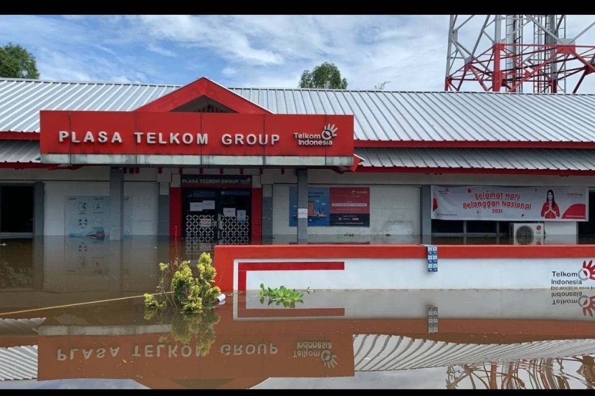 Telkom hentikan operasi perangkat di Sintang karena banjir