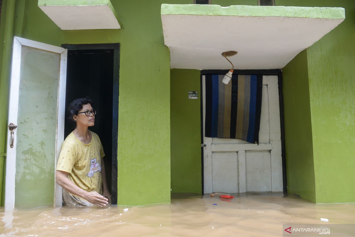 DKI siagakan petugas untuk perbaiki identitas warga terdampak banjir