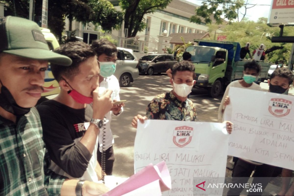 Demonstran desak jaksa usut proyek jalan Rombatu - Manusa, tegakkan hukum