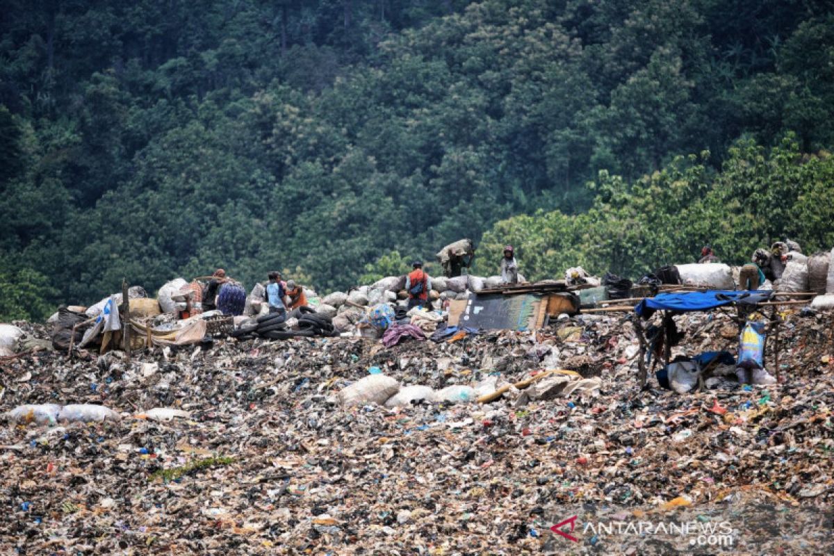 DLHK Bandung pastikan angkutan sampah ke TPA kembali normal