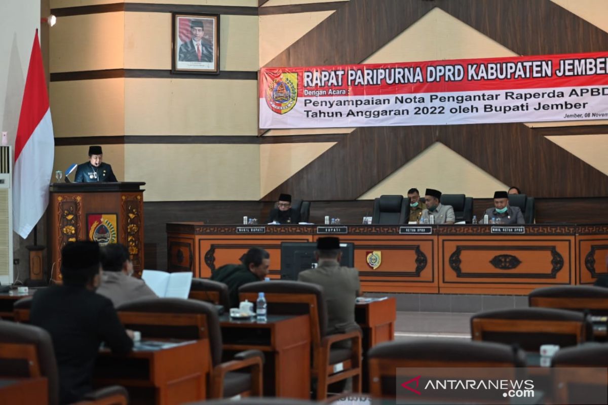 Bupati Jember sampaikan tujuh prioritas pembangunan dalam Raperda APBD 2022