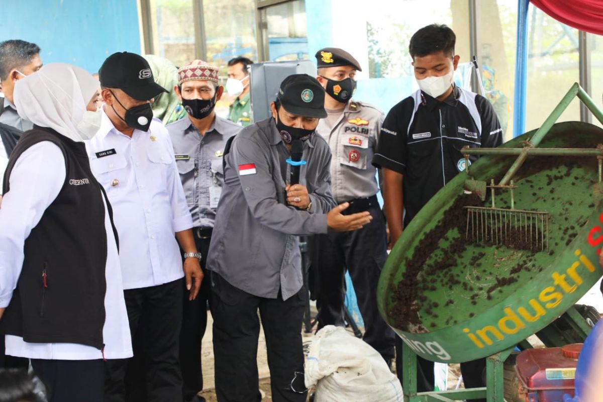 Gubernur Khofifah dorong SMK BLUD jadi laboratorium inovasi