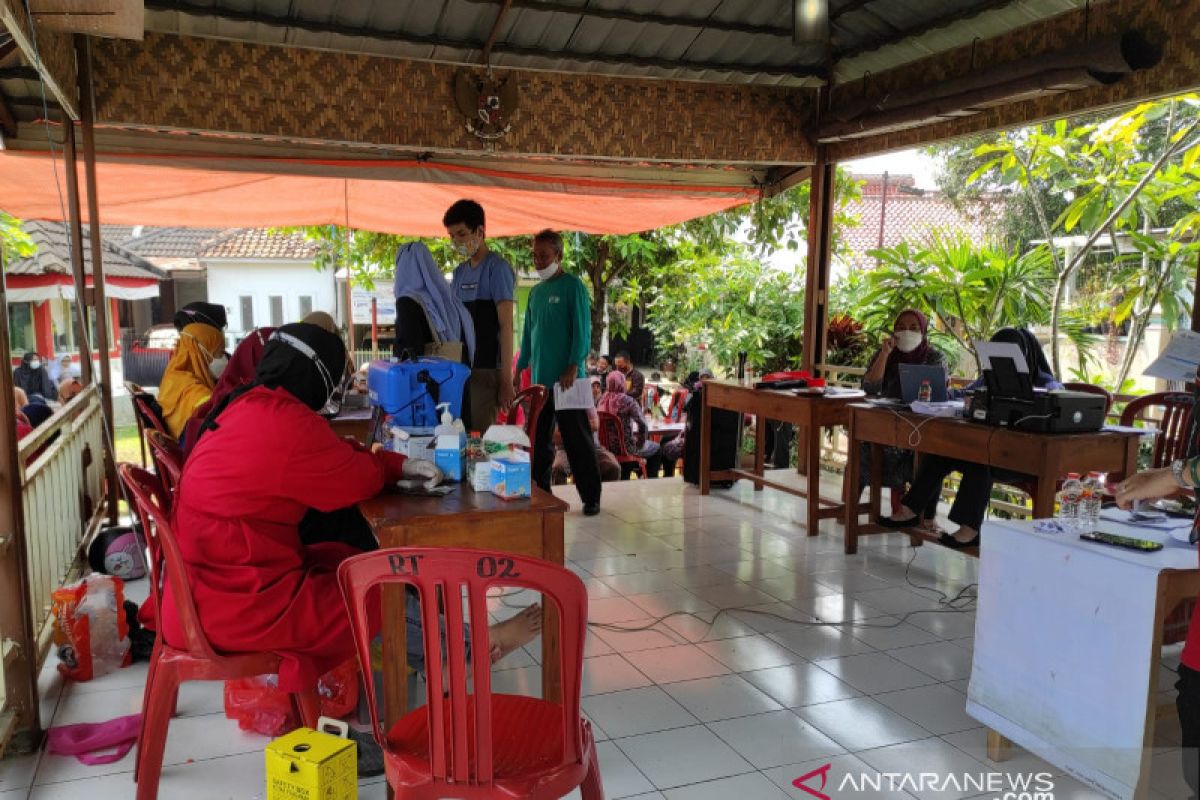 Pemkab Cianjur tangguhkan insentif RT tak capai target vaksinasi