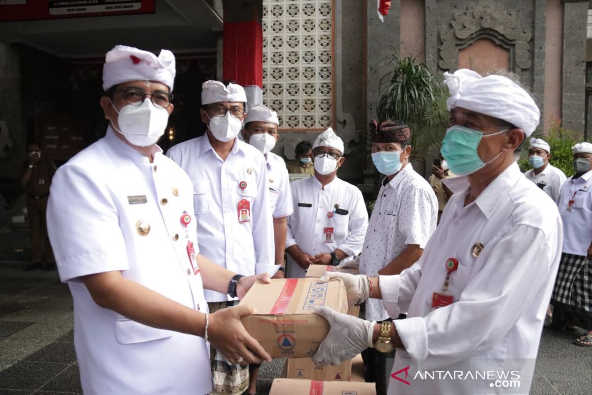 Bupati Tabanan berikan bantuan APD untuk pendidikan