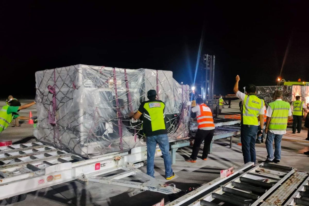 Logistik WSBK Mandalika tiba di Bandara Lombok