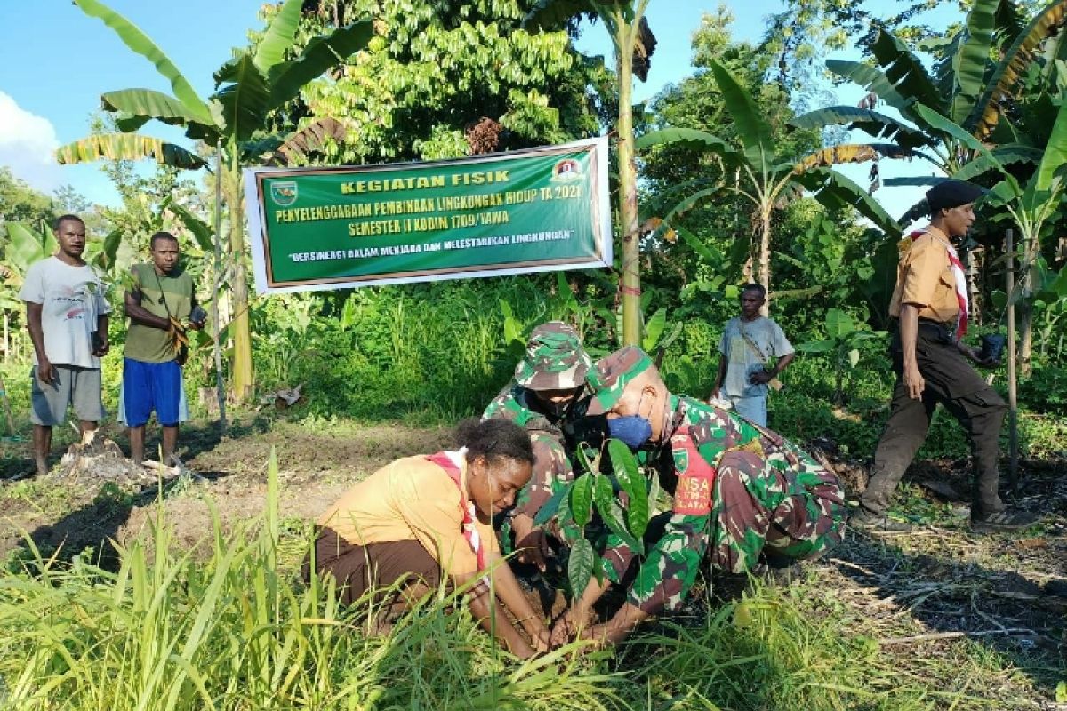 Kodim 1709/Yawa gelar penghijauan di SMK Kainui Yapen Papua