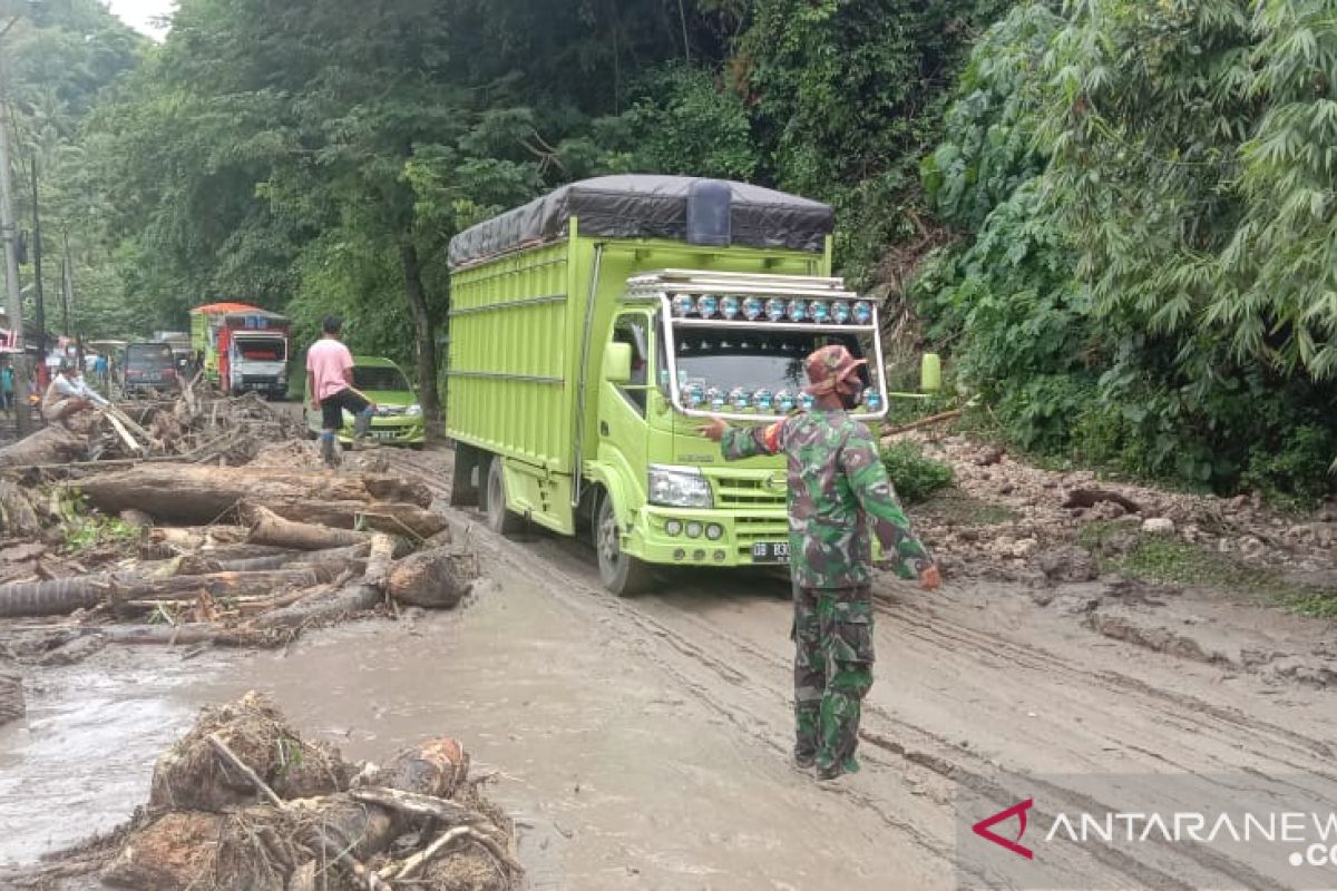 Dandim 1314/Gorut imbau warga waspada longsor lintas Sulawesi