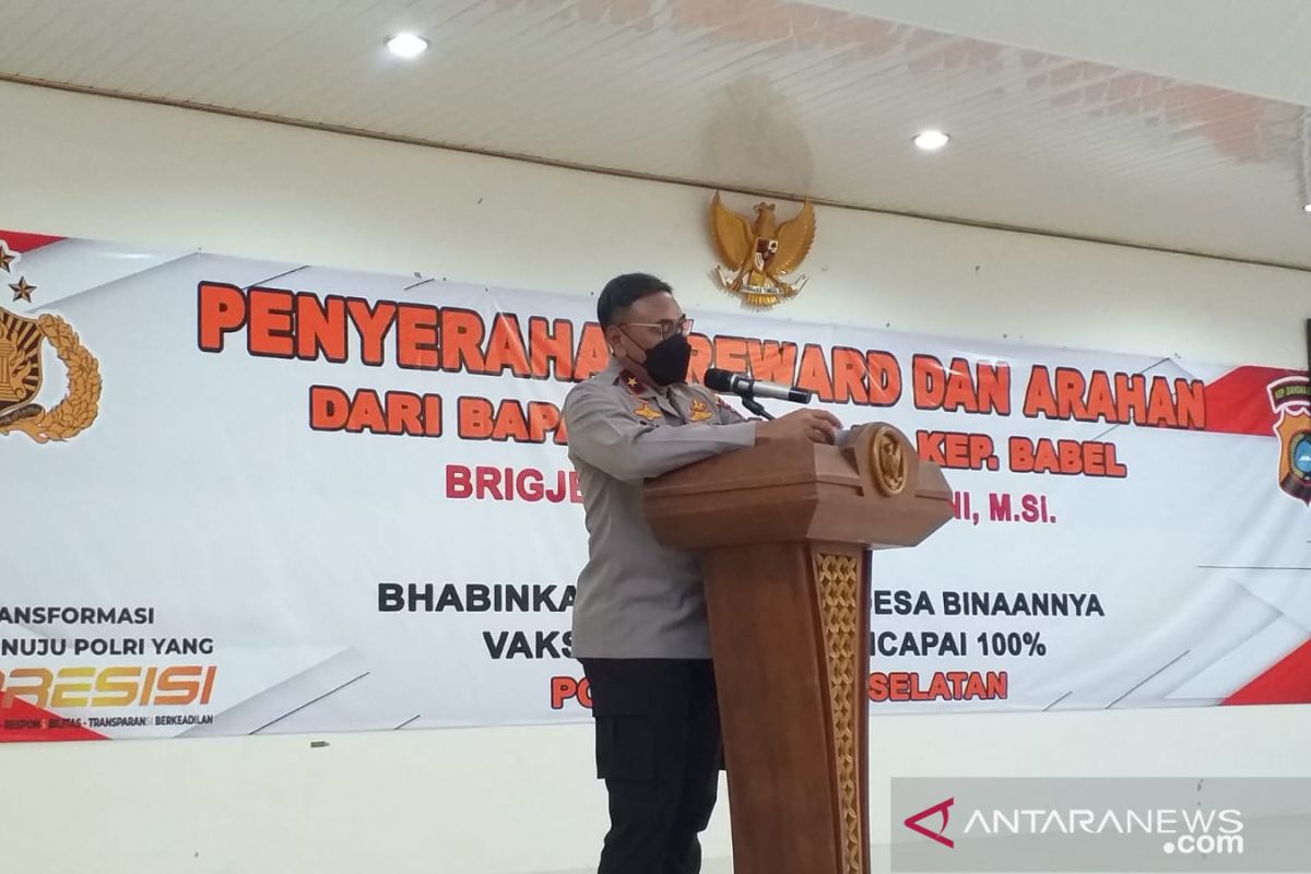 Polda Babel serahkan reward kepada Bhabinkamtibmas