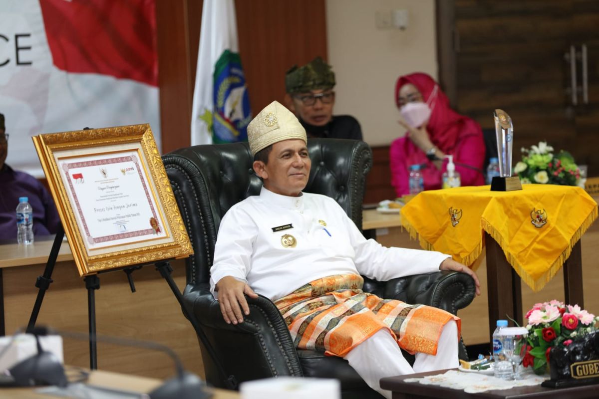 Gubernur Kepri terima penghargaan top 5 replikasi inovasi pelayanan publik 'Aplikasi SiJempol"