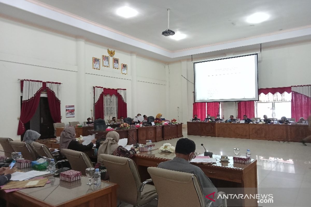 DPRD Barsel tunda sementara pembahasan APBD 2022