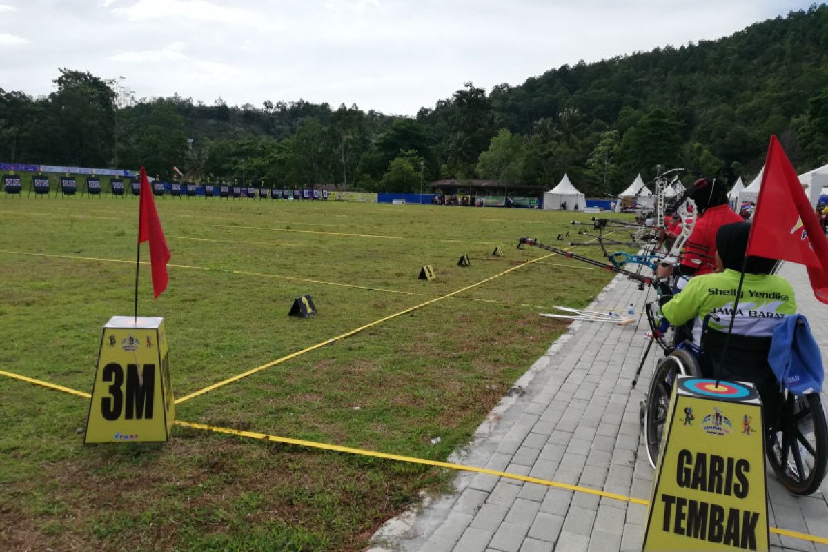 Atlet panahan elite berlaga di recurve dan compound