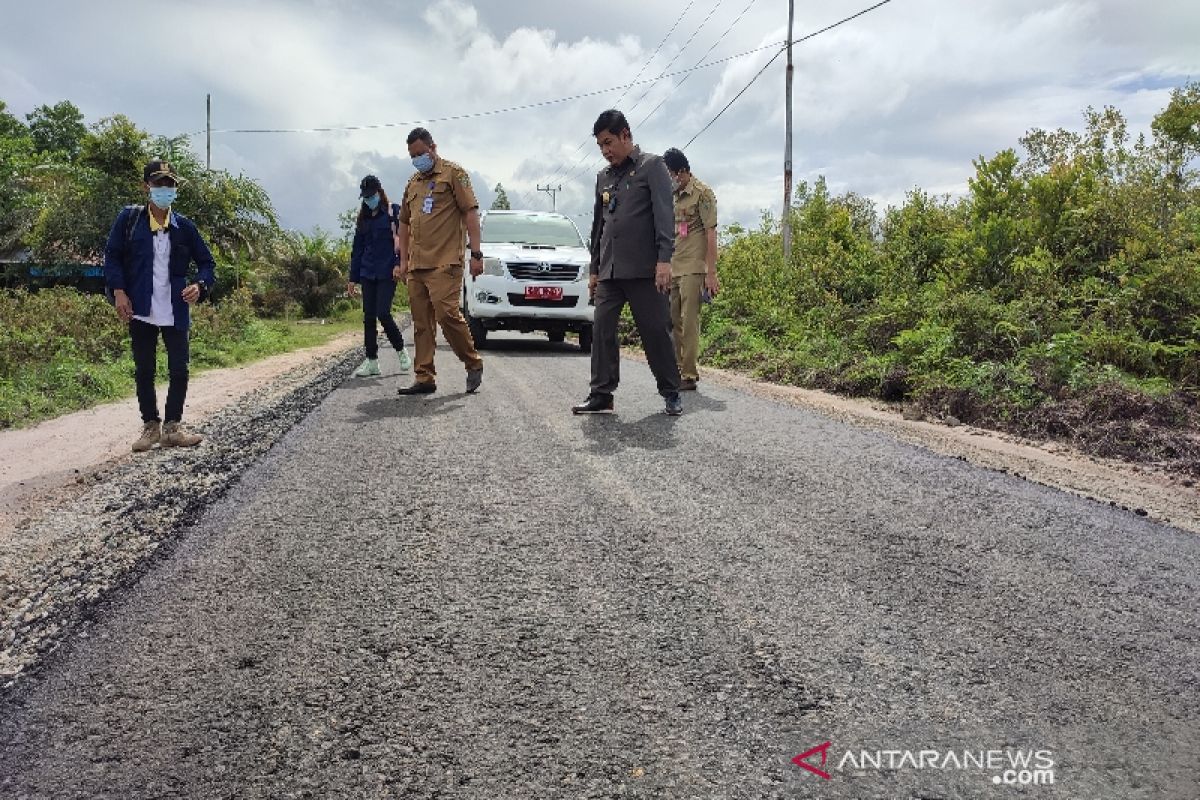 Bupati Bartim targetkan jalan Gumpa-Mangkarap tuntas 2022