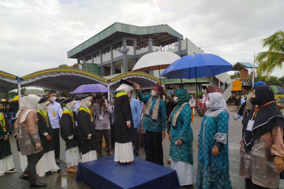 Bupati wisuda 562 santri se-Tanah Laut