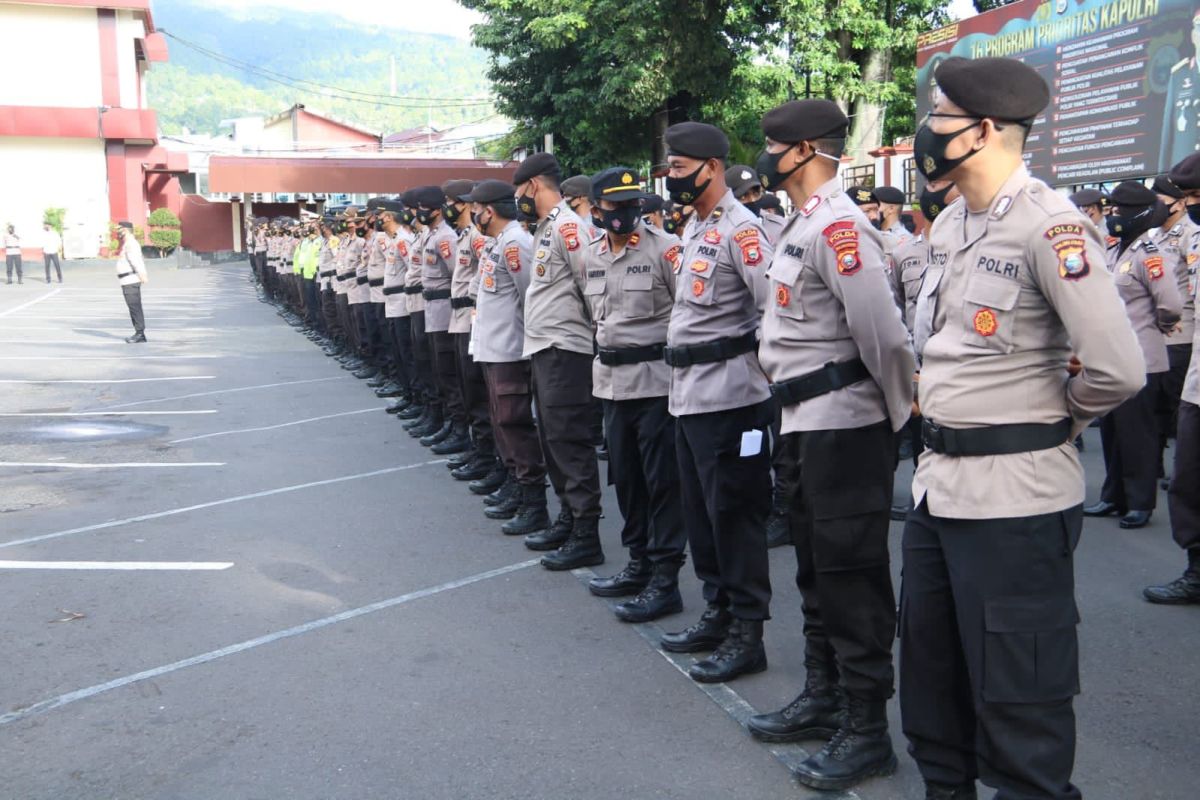 Polda Malut terjunkan tim vaksinasi COVID-19 ke Halmahera Barat, perangi corona