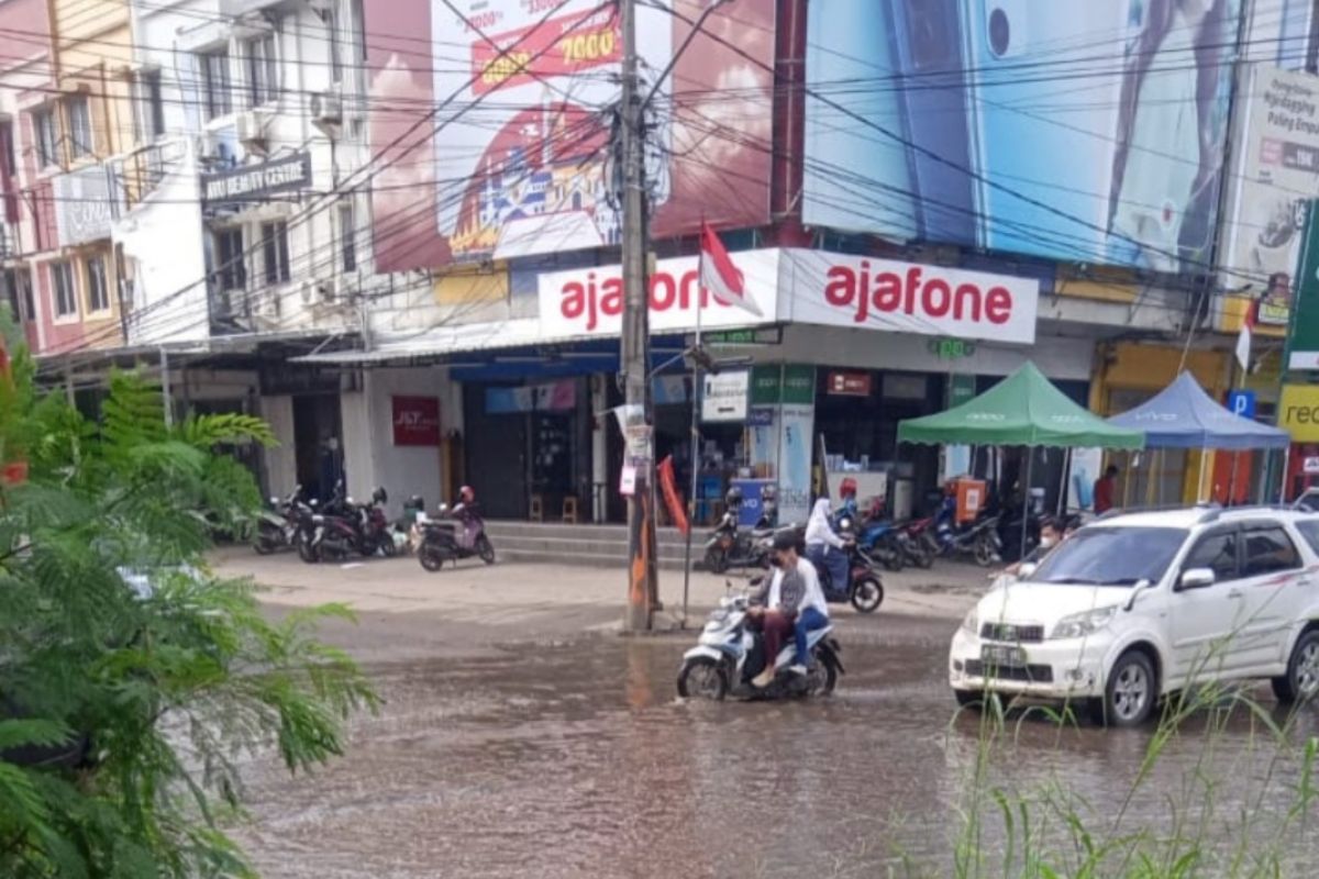 Tangerang cek drainase penyebab genangan di permukiman warga