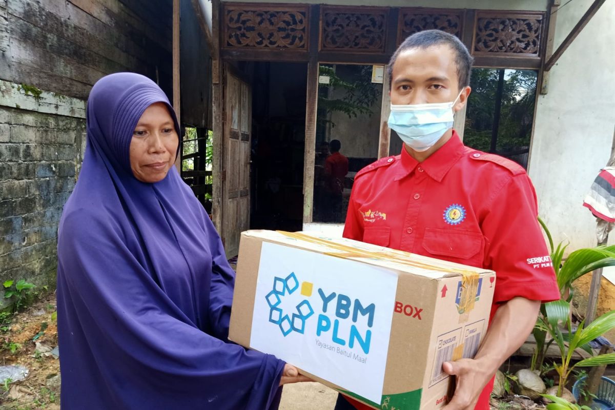 YBM PLN UP3 Sanggau gerak cepat salurkan bantuan untuk korban banjir