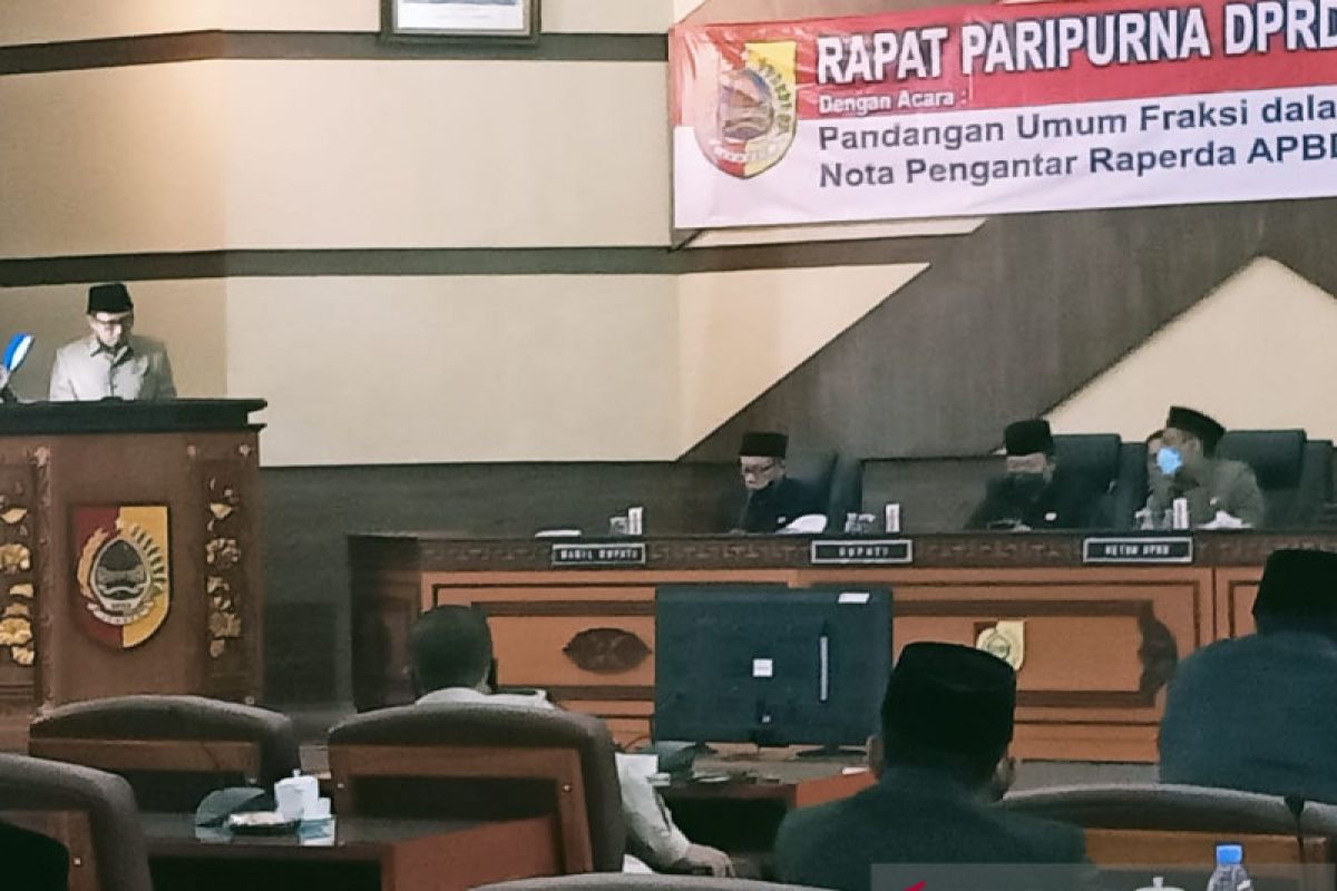 Sejumlah fraksi DPRD Jember soroti kebijakan Bupati rekrut ribuan ASN