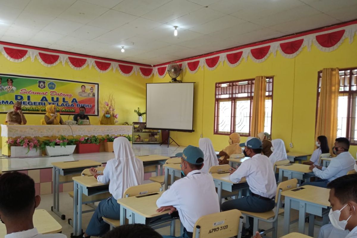 Kanwil Kemenkumham Gorontalo gelar penyuluhan hukum di SMA 1 Telaga Biru