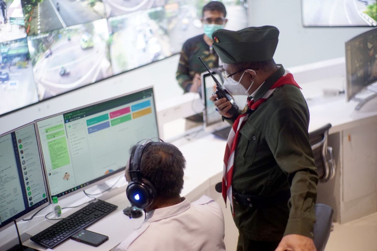 Wawali Armuji pantau ketinggian air melalui Command Center 112