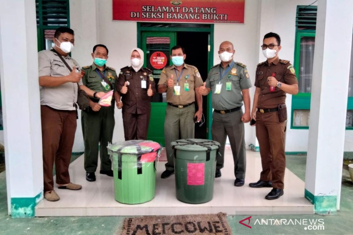 BKSDA Bengkulu-Lampung terima penyerahan 2 kulit harimau