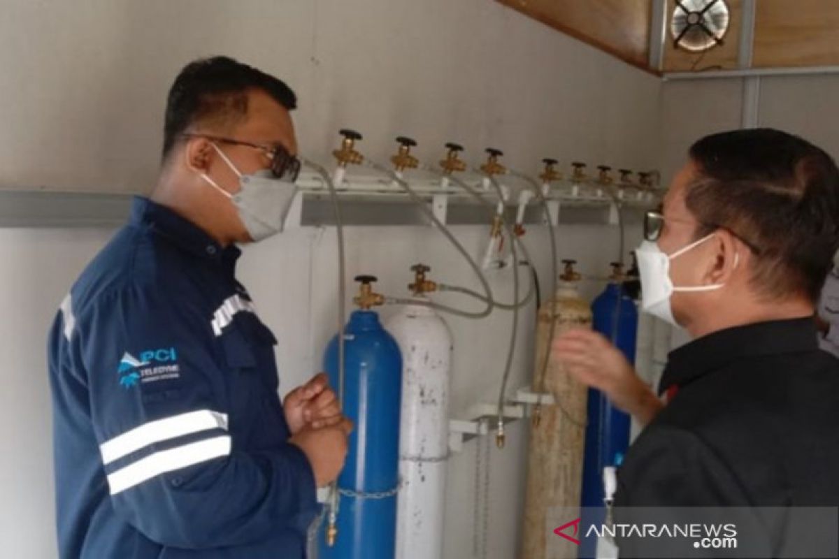 Kotabaru receives oxygen machine from Ministry of Industry