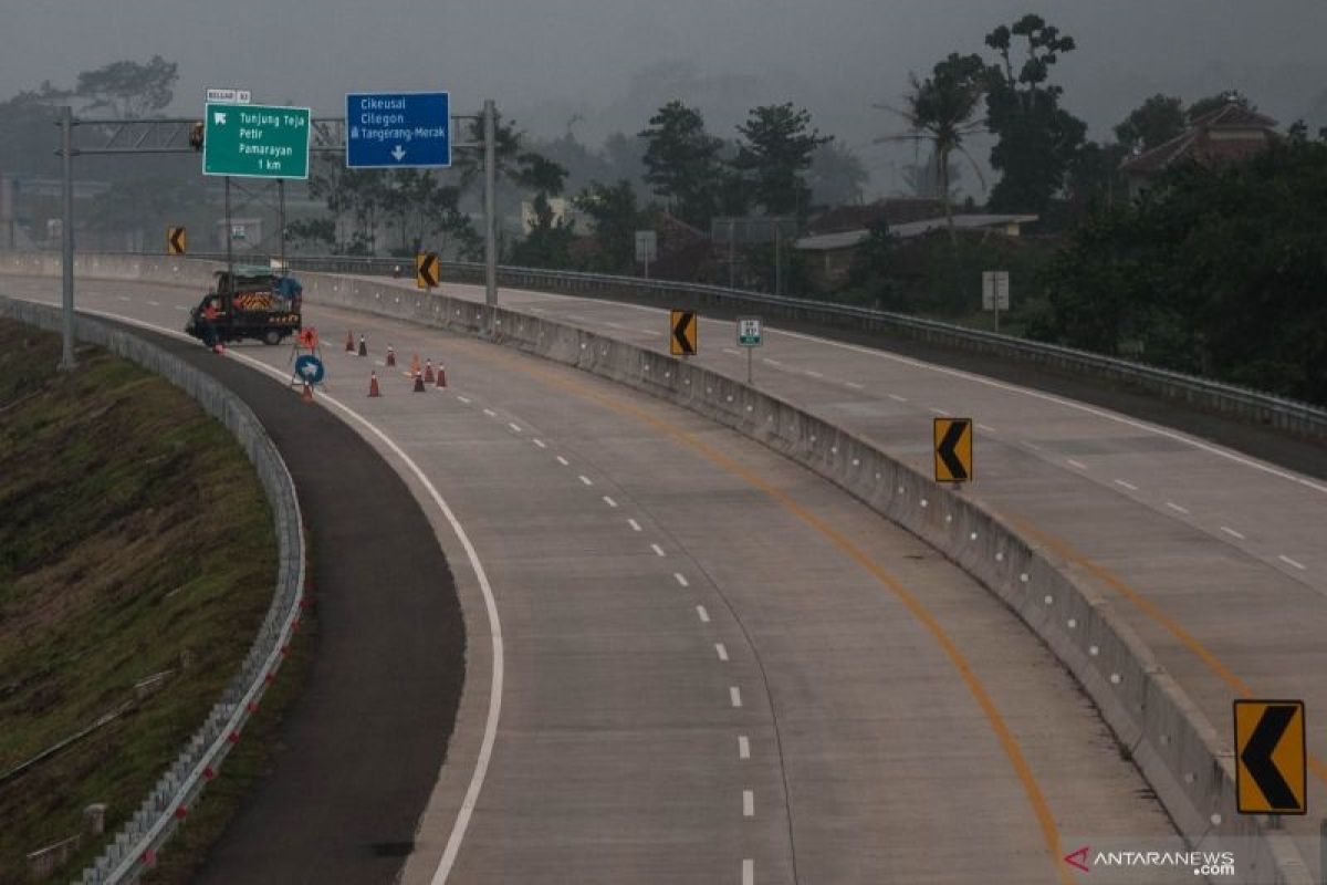 Pakar ungkap faktor yang perlu diperhatikan pengemudi saat melaju di jalan tol