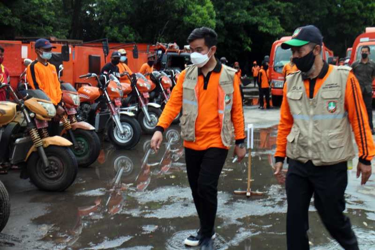 Gibran sebut petugas sampah sebagai pahlawan kebersihan kota Surakarta