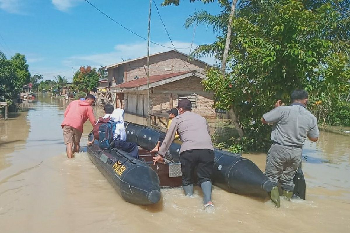 Banjir di Sergai Sumut masih tinggi,  Kecamatan Sei Rampah terparah