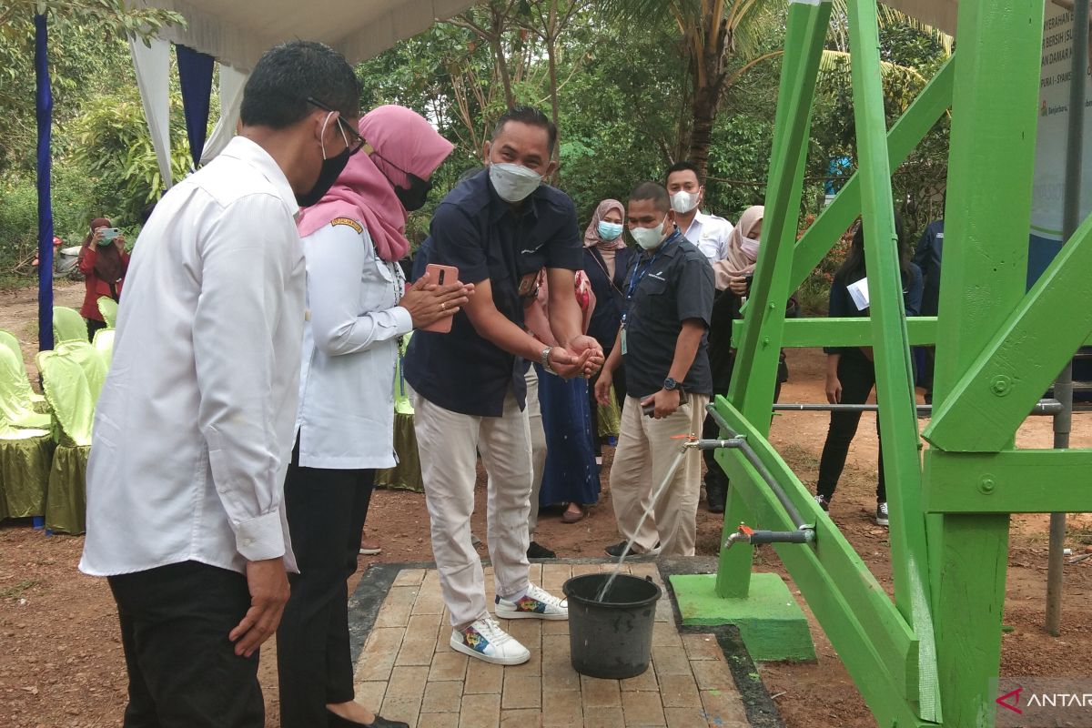 Angkasa Pura I bantu kesulitan air bersih warga Guntung Damar