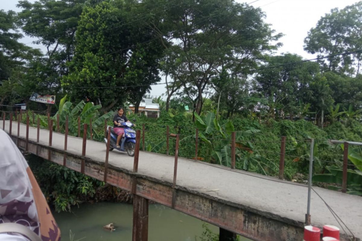 Jembatan di Jalan Ireng Sesela rawan ambruk, warga khawatir