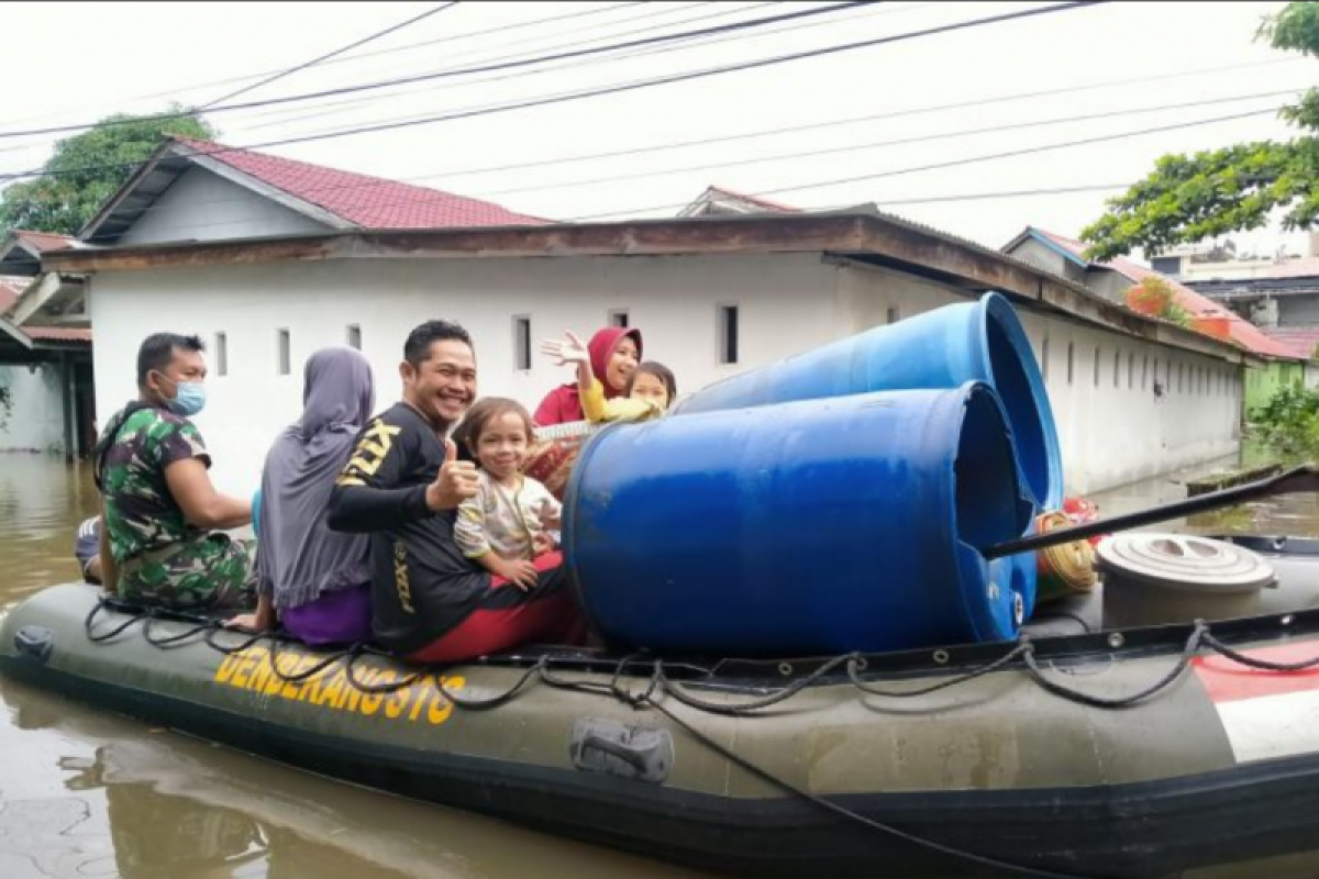 Satgas salurkan 107 ton beras untuk korban banjir di Kabupaten Sintang