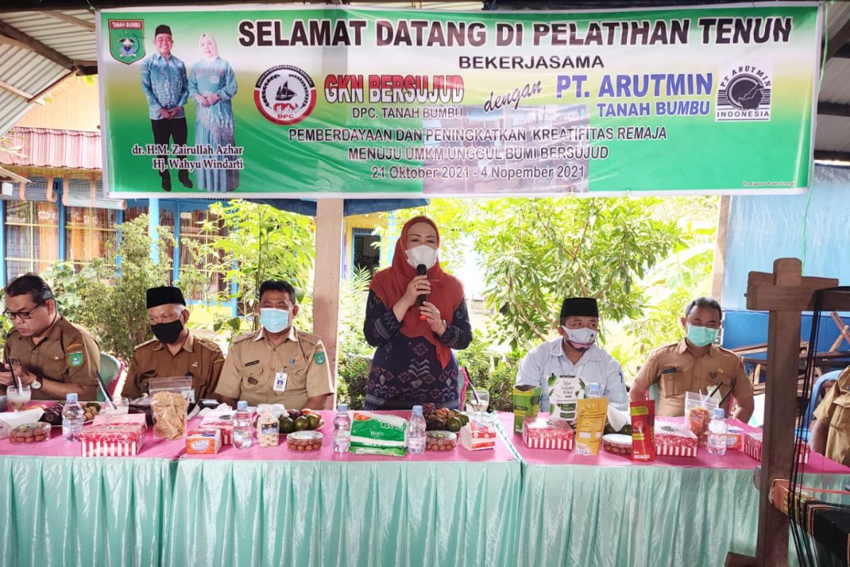 Pelatihan pembuatan kain tenun diharapkan mampu merubah ekonomi