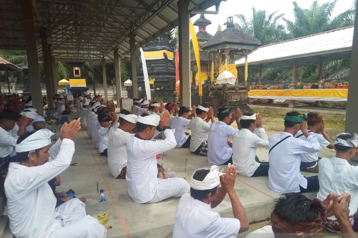 Umat Hindu di Belitung rayakan Galungan