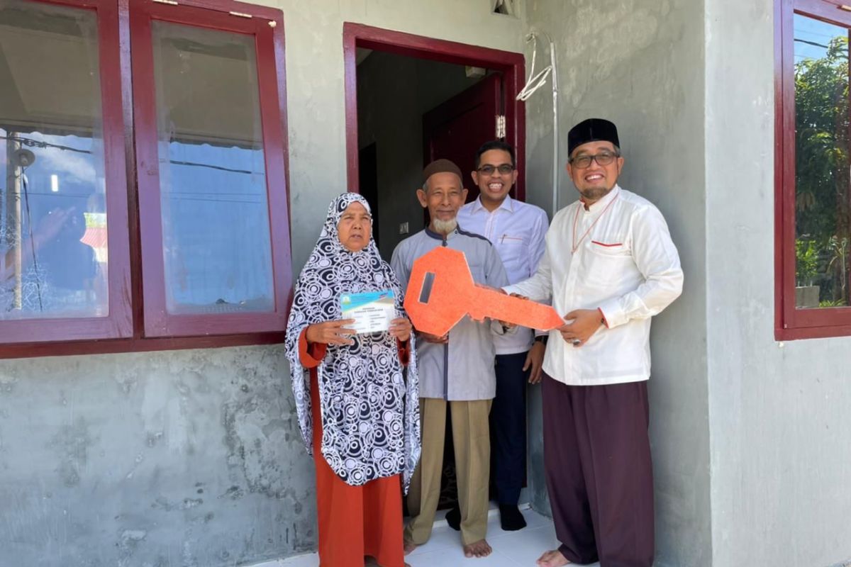 Keluarga miskin di Aceh Besar dan Banda Aceh dapat rumah layak huni