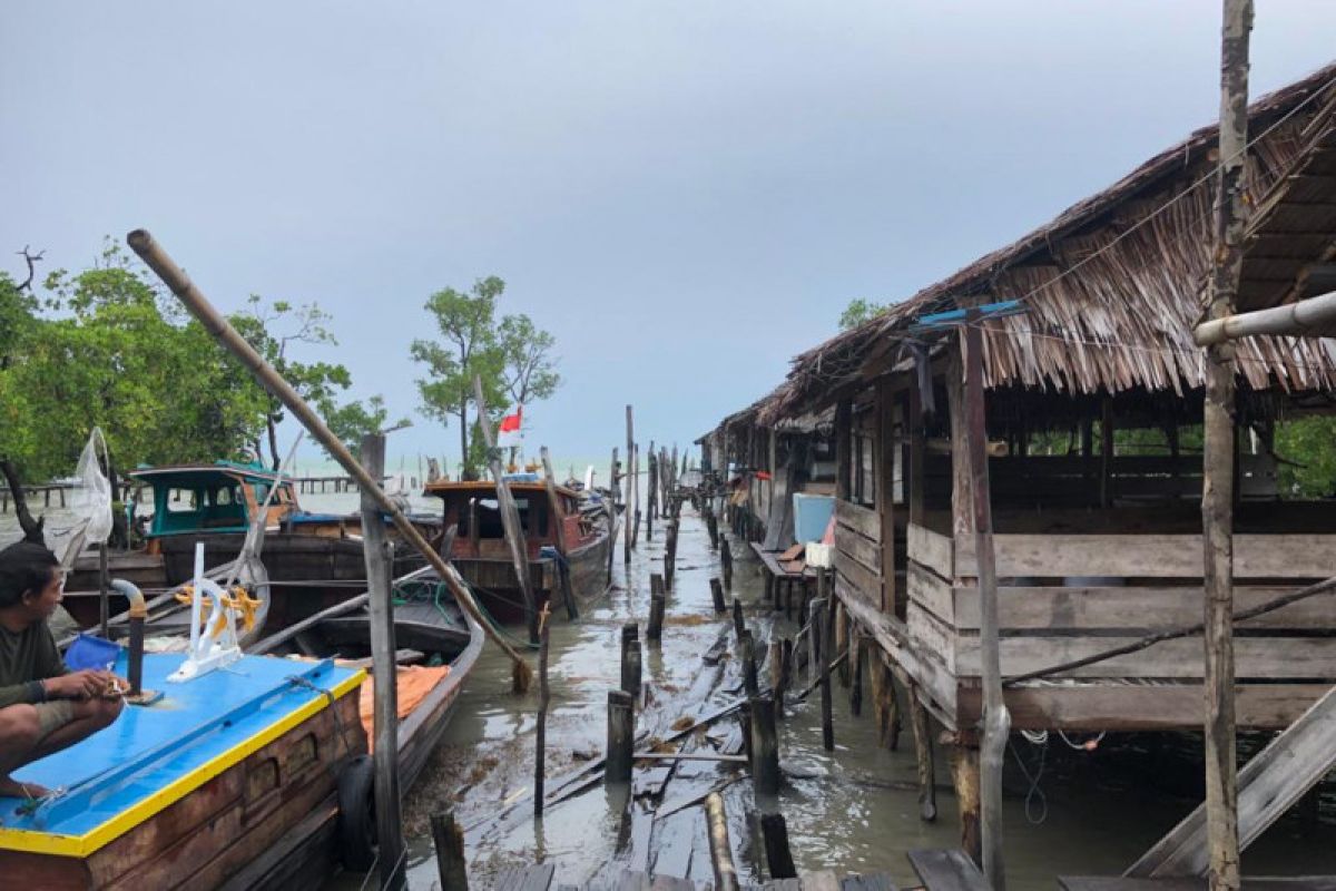 Tambatan perahu Pulau Lalang  roboh diterjang badai