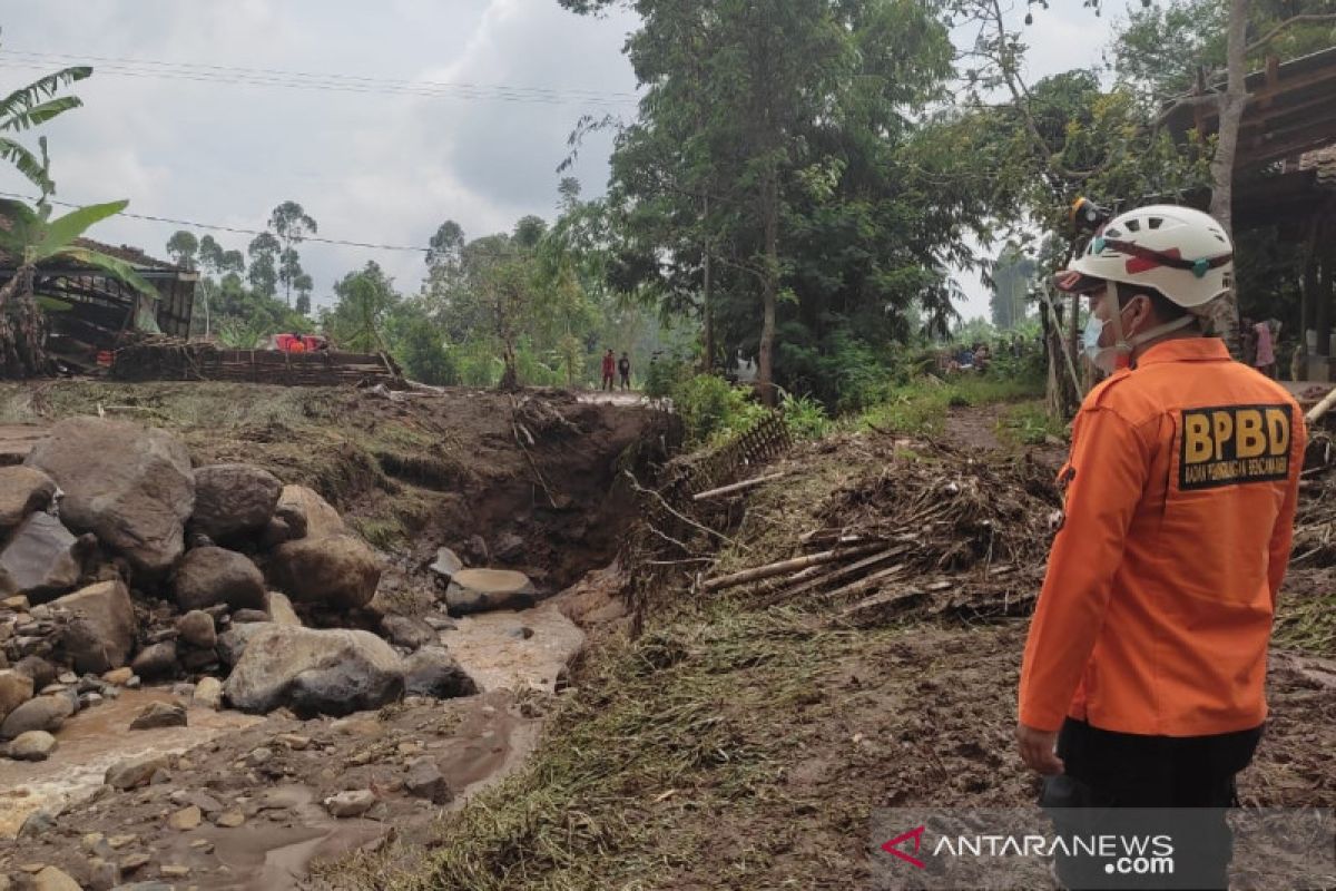 Banjir dan longsor di Garut terjadi di daerah pegunungan