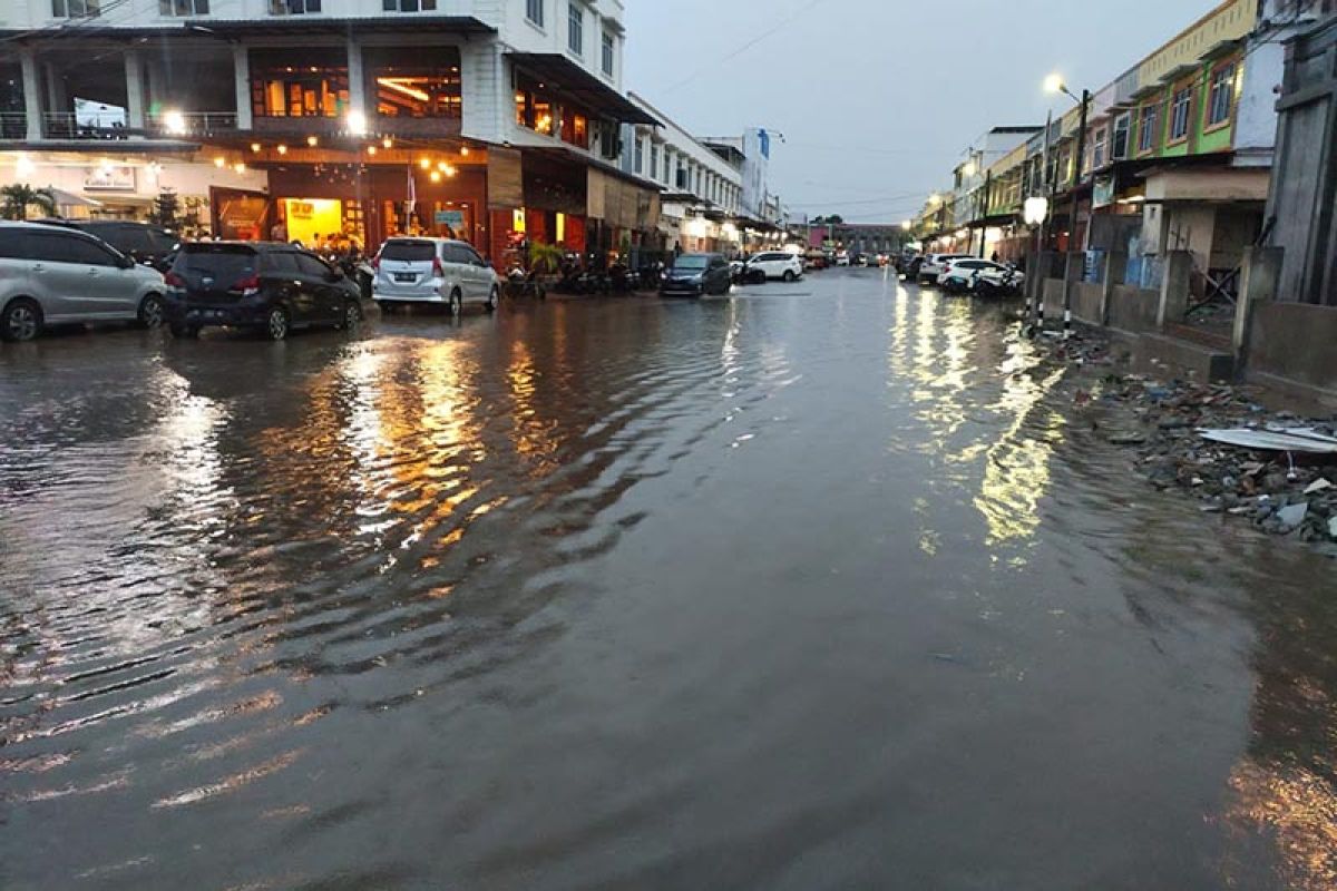 Hari ini, hujan diprakirakan turun di sebagian besar wilayah Indonesia