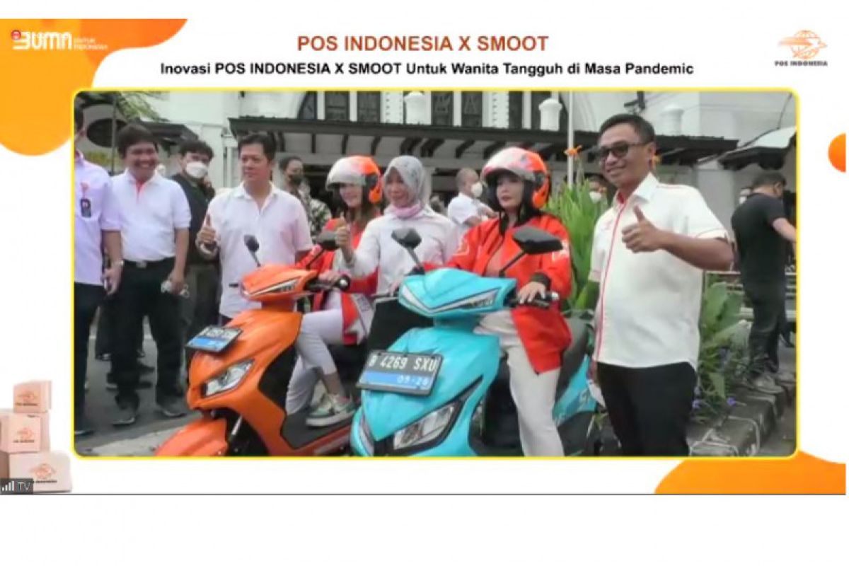 Pos Indonesia presents Smoot electric motorcycles to women couriers