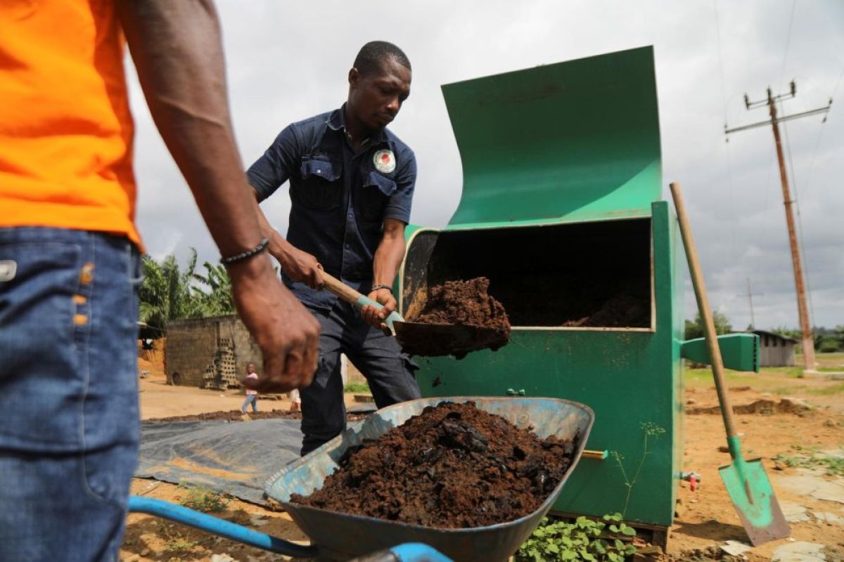 'KubeKo' ubah sampah jadi komoditi berharga bagi petani Pantai Gading