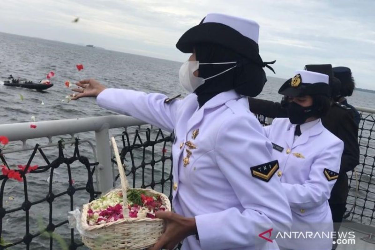 Hari pahlawan, Kemensos gelar upacara tabur bunga di Perairan Kepulauan Seribu