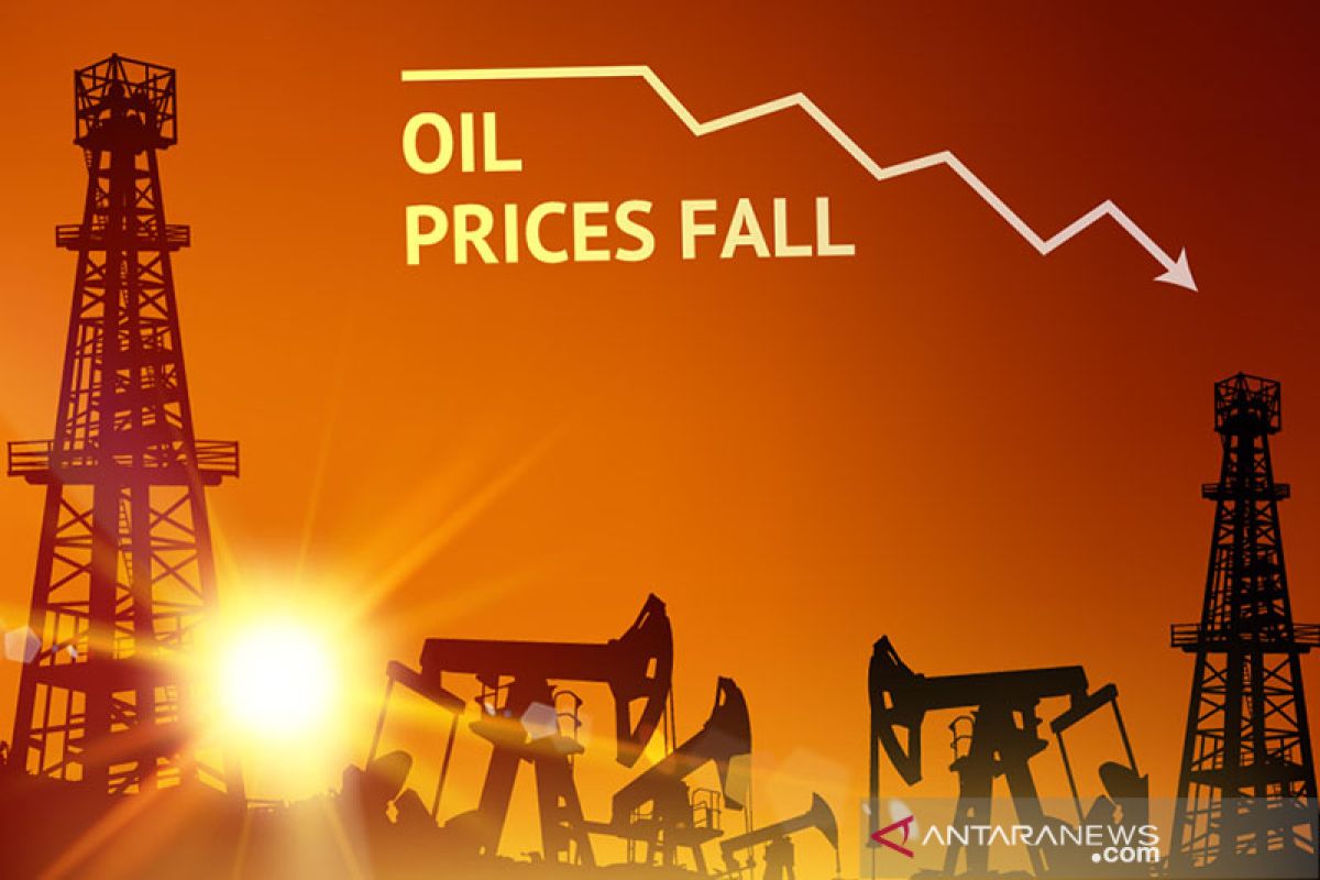 Harga minyak anjlok, diguncang  oleh ketakutan inflasi
