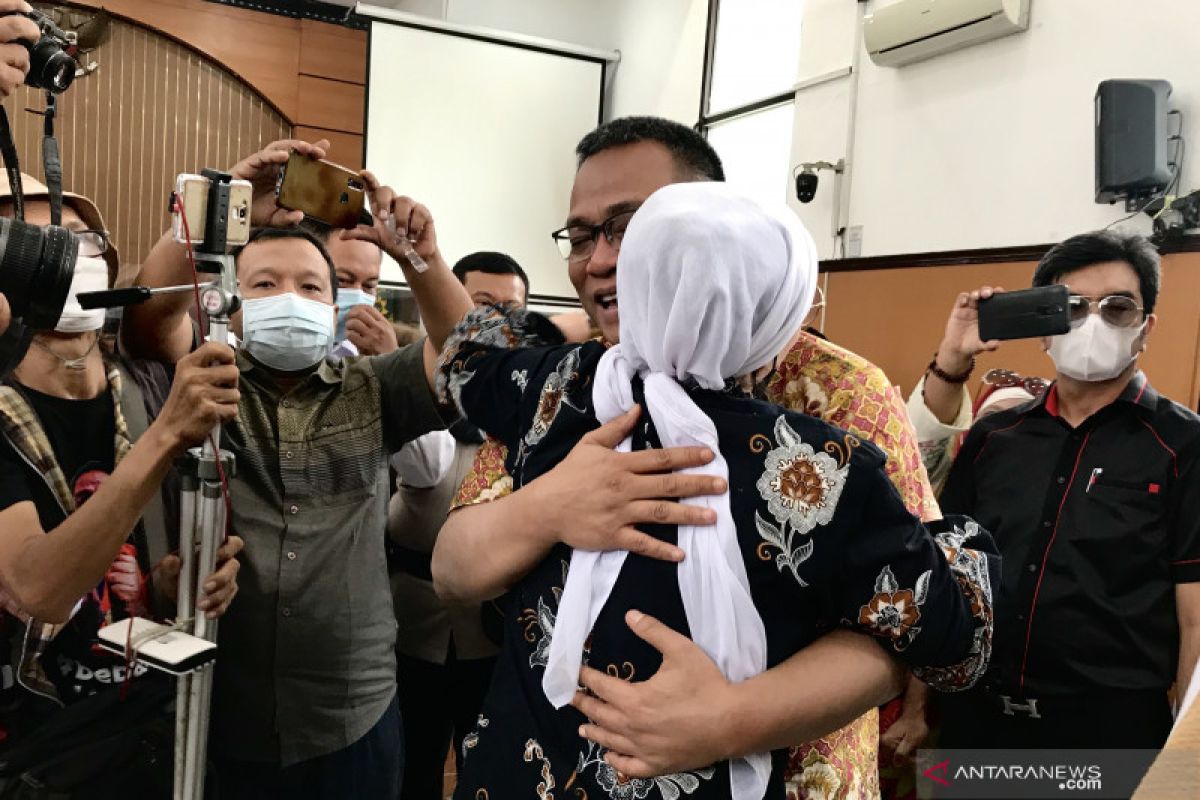 Jumhur Hidayat divonis 10 bulan penjara tetapi tidak ditahan