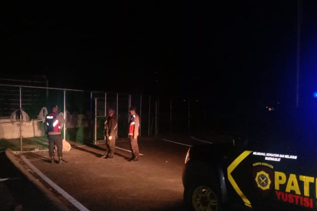 Polisi menggelar patroli malam jelang WSBK Mandalika