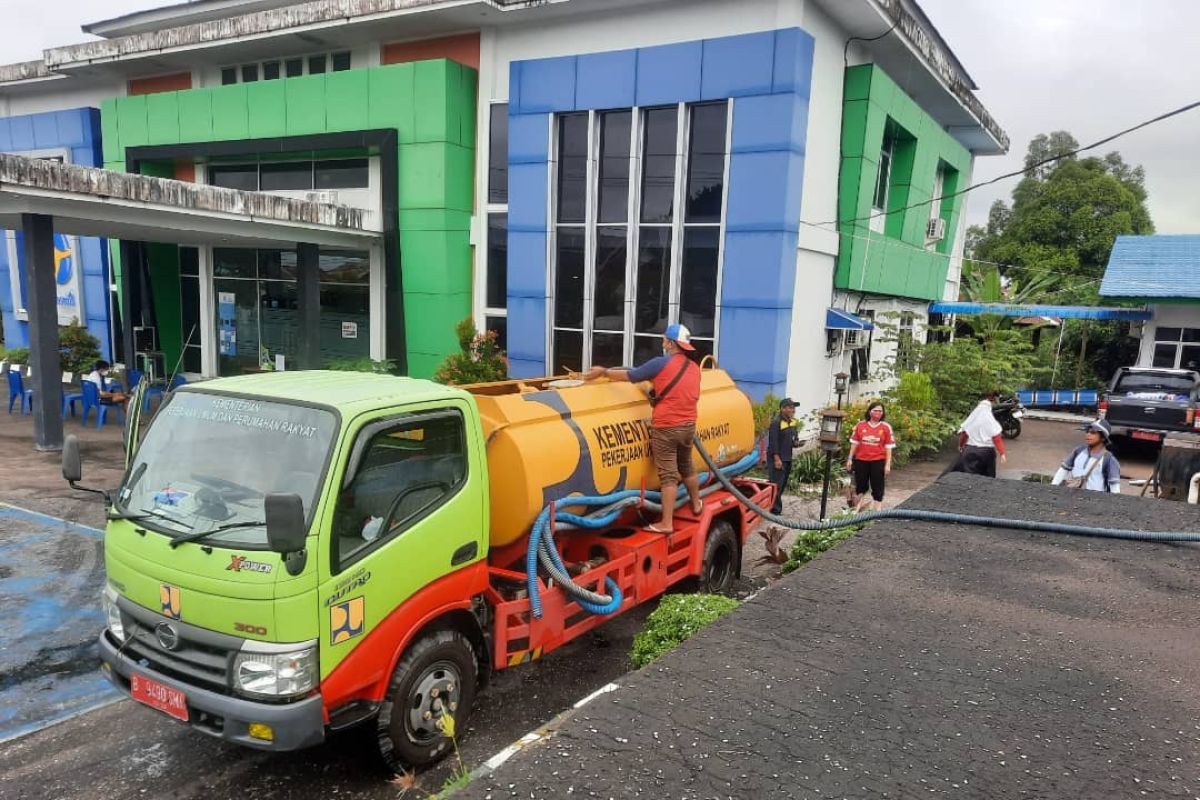 PDAM Sintang tetap distribusikan air bersih pada masyarakat meski banjir