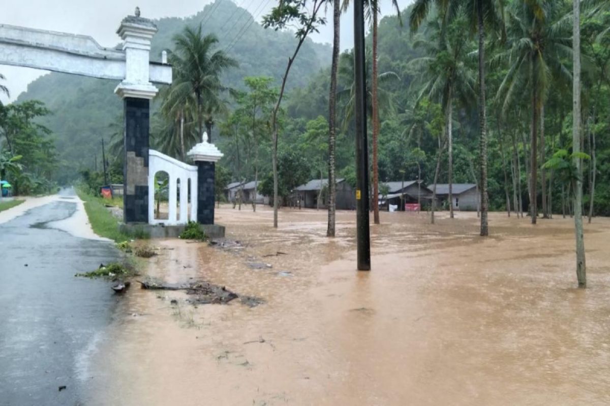 Banjir rendam Kampung Nelayan Sadeng di Gunung Kidul